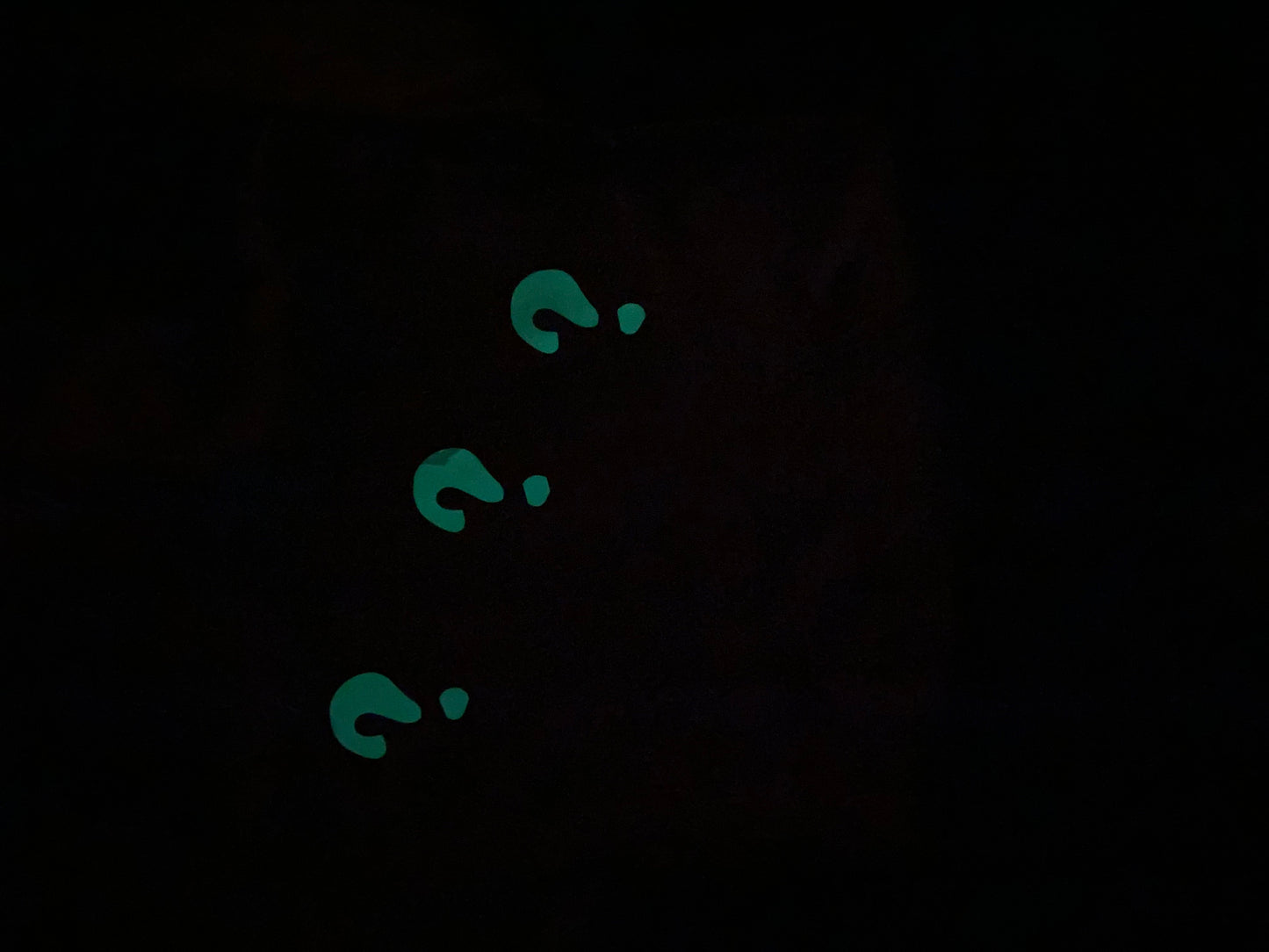 GUESS WHO ? GLOW IN THE DARK HOODIE FOREIGN PATTERN